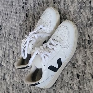 Veja V10 white trainers used women's size 7